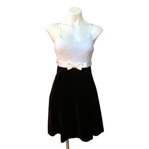 NWT Vintage 90s Womens Babydoll Cocktail Dress Lace Velvet Size 8/Small
